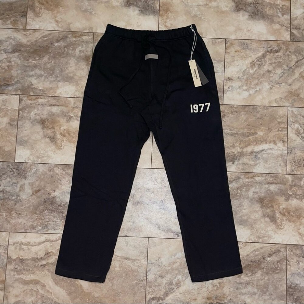 ✨Fear of God Essentials Relaxed✨